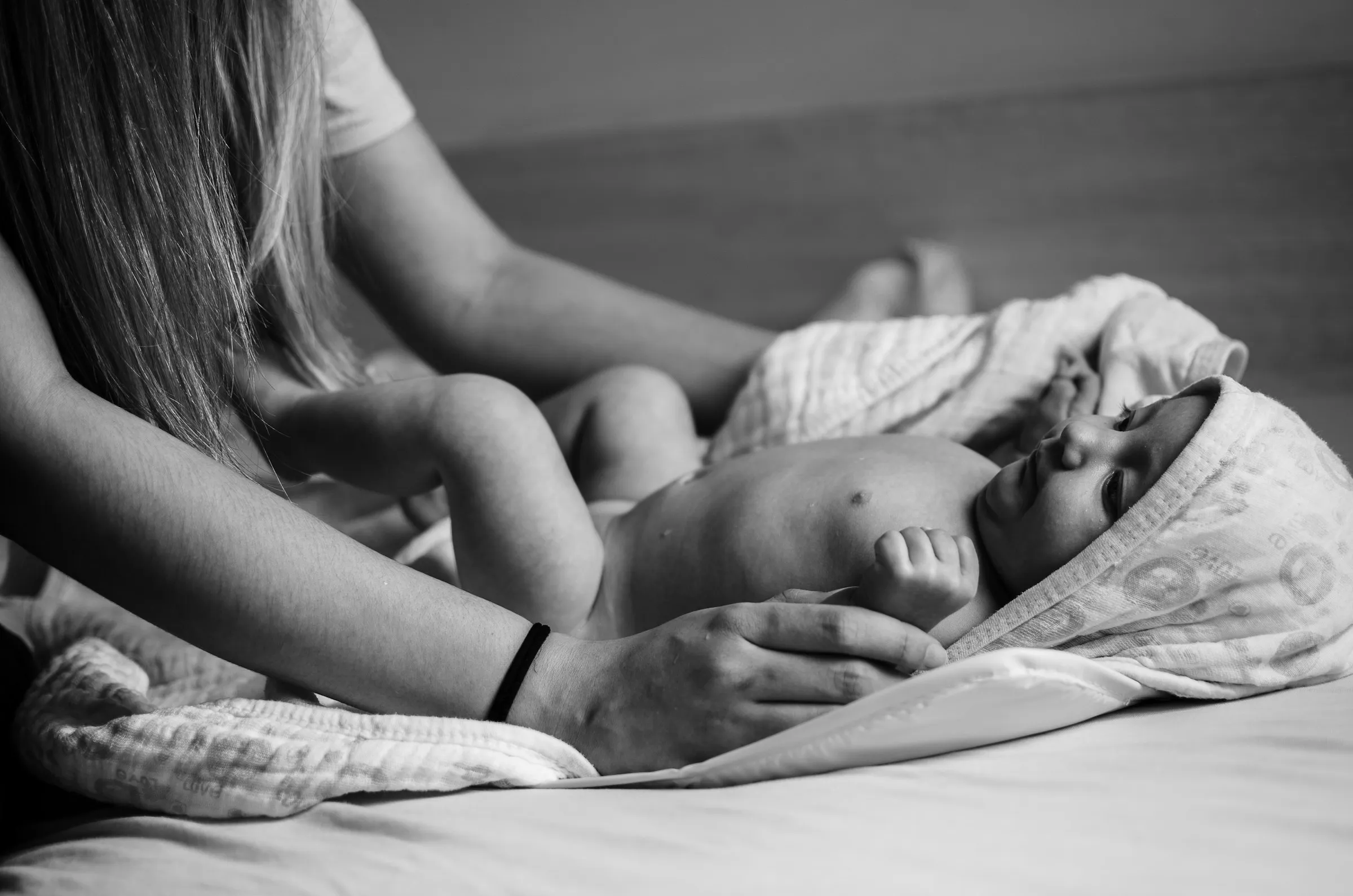 Mère et son nouveau-né, lumière douce
