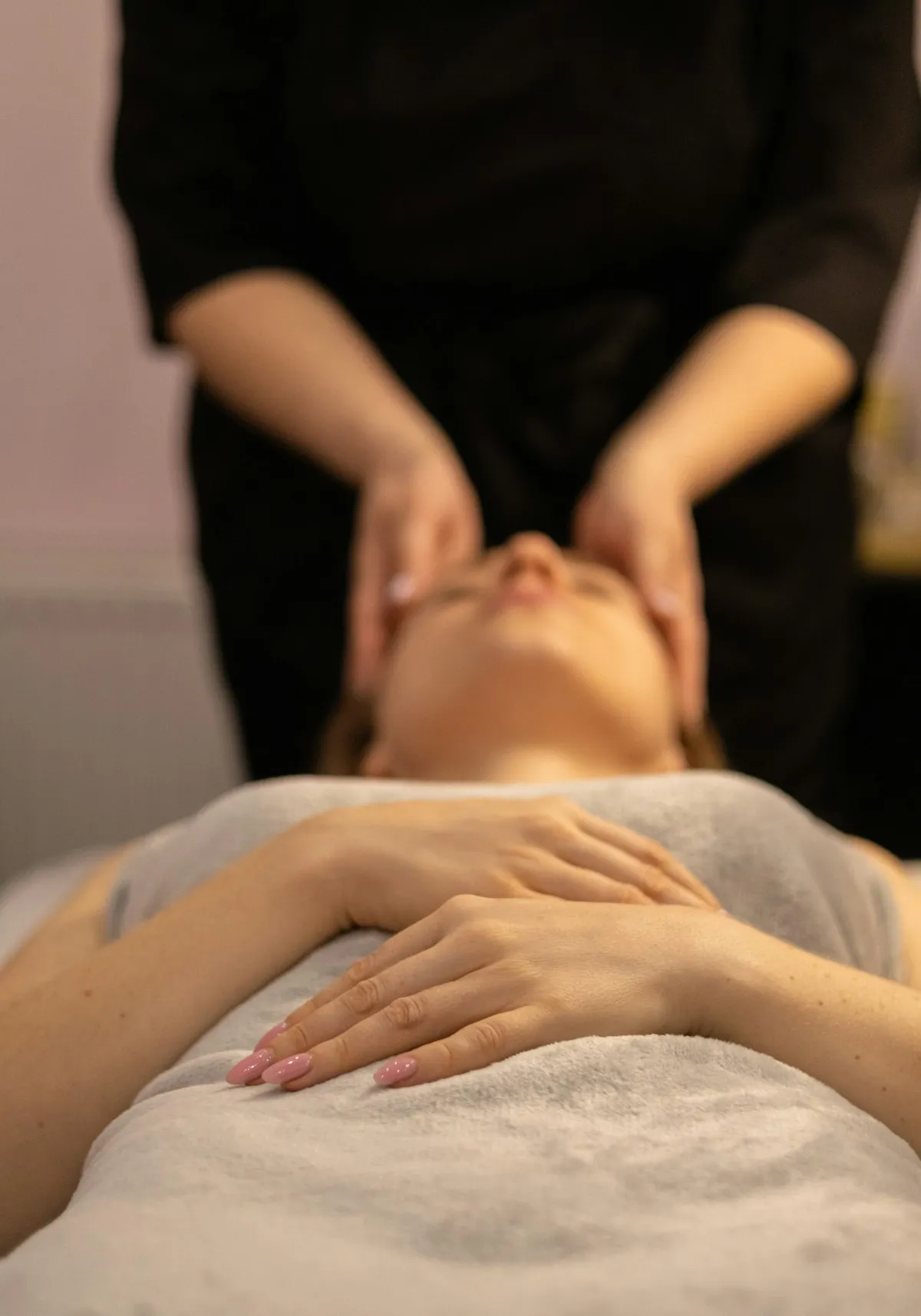 Soin du visage et massage relaxant après la naissance